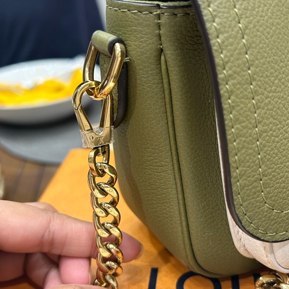 Louis Vuitton Lockme Tender Handbag Leather Green - Picture 5 of 16